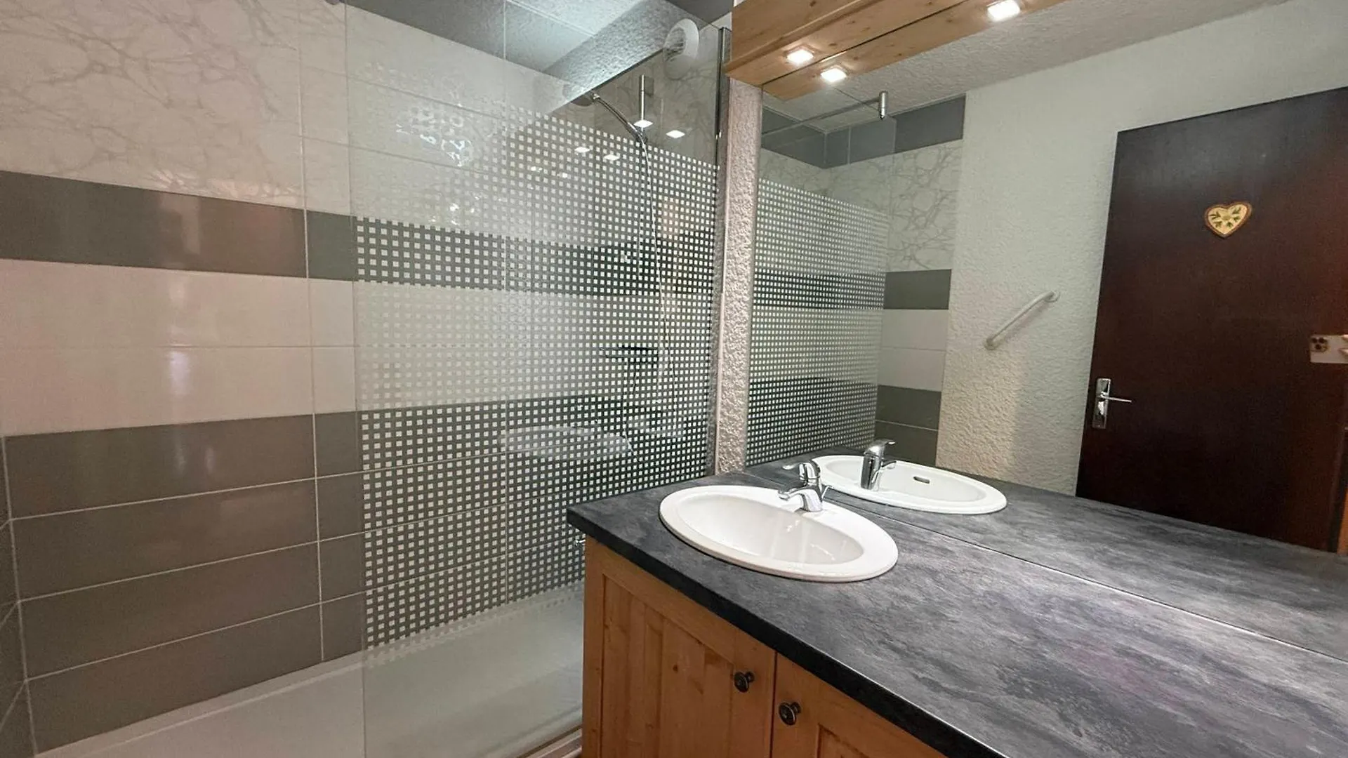 Les Saisies : Apt Montagnard 2P Cabine, 33M², 6 Pers, Animaux Toleres, Tv, Lave-Linge - Fr-1-293-293 Отлюс